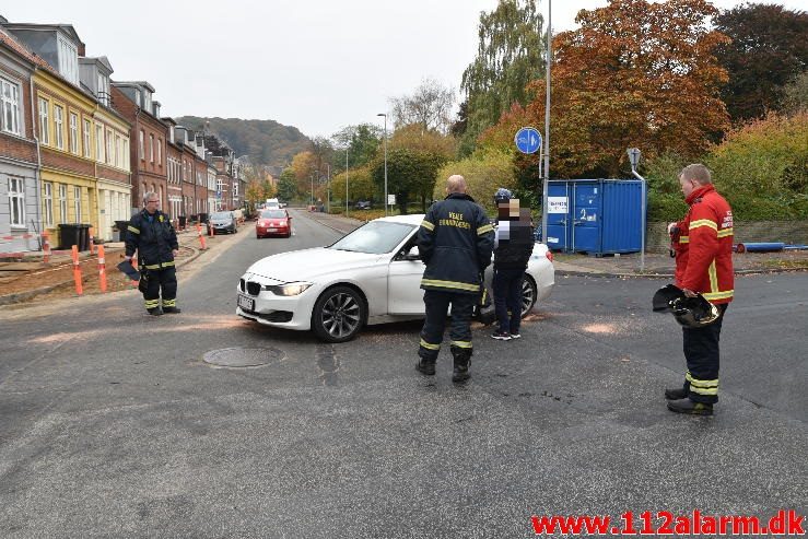 Trafikuheld med fastklemt. Langelinie 39 i Vejle. 26/10-2016. Kl. 14:02.