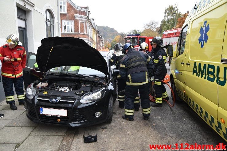 Trafikuheld med fastklemt. Langelinie 39 i Vejle. 26/10-2016. Kl. 14:02.