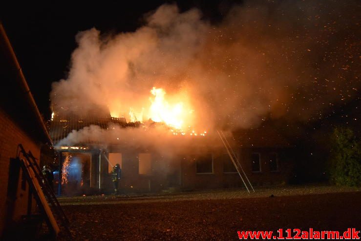 Brand i Villa. Johannebjergparken i Vejle Øst. 01/11-2016. Kl. 21:59.