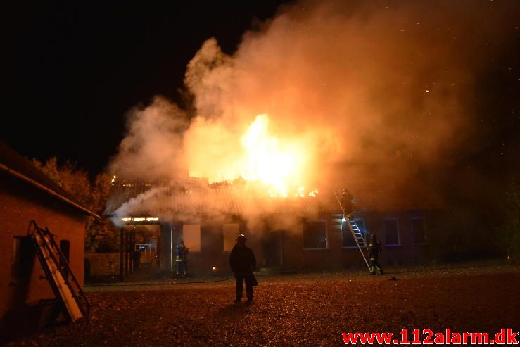 Brand i Villa. Johannebjergparken i Vejle Øst. 01/11-2016. Kl. 21:59.