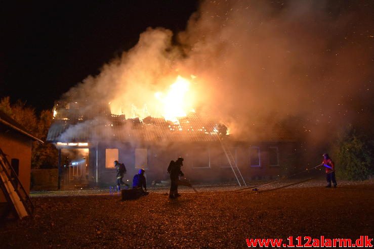 Brand i Villa. Johannebjergparken i Vejle Øst. 01/11-2016. Kl. 21:59.