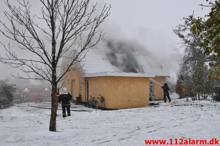 Brand i Villa. Sønderskovvej i Andkær. 09/11-2016. Kl. 15:59.