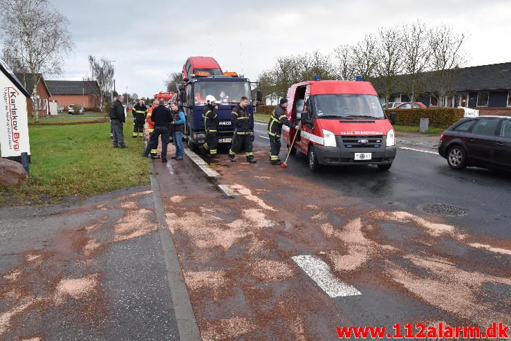 Str. forurening-Olieudslip. Torvegade 25 i Tørring. 17/11-2016. Kl. 14:18.