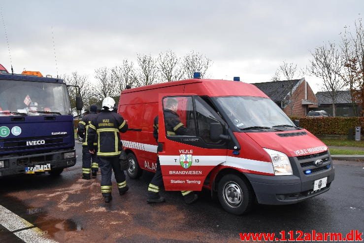 Str. forurening-Olieudslip. Torvegade 25 i Tørring. 17/11-2016. Kl. 14:18.