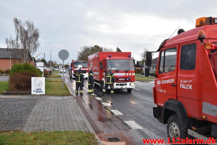 Str. forurening-Olieudslip. Torvegade 25 i Tørring. 17/11-2016. Kl. 14:18.