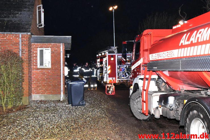 Brand i Villa. Hvejselvej i Hvejsel. 25/11-2016. Kl. 23:56.