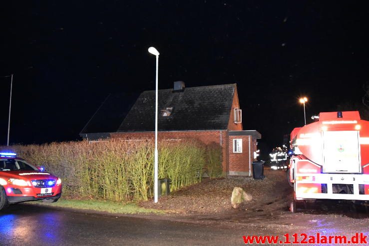 Brand i Villa. Hvejselvej i Hvejsel. 25/11-2016. Kl. 23:56.