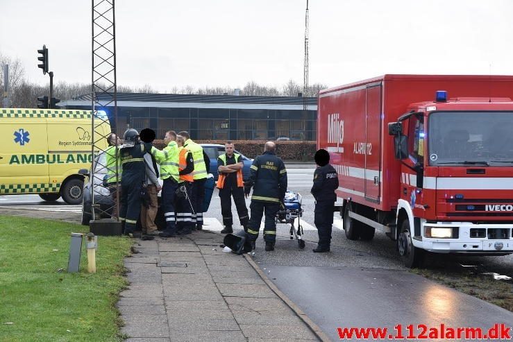 Trafikuheld med forurening. Horsensvej i Vejle. 13/12-2016. Kl. 13:03.