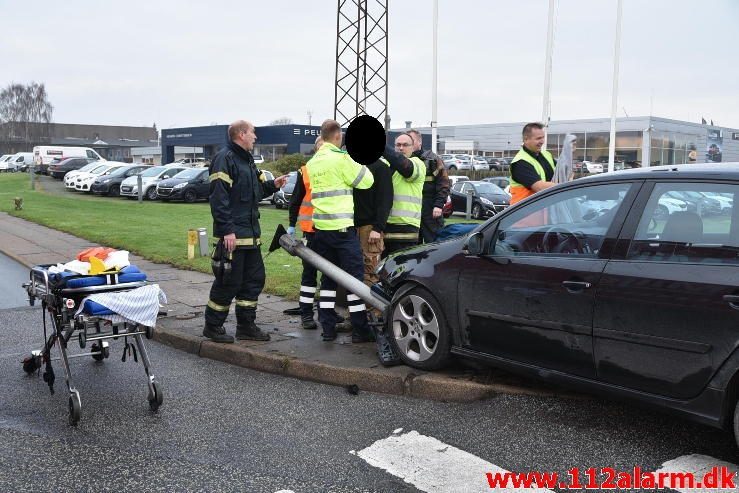 Trafikuheld med forurening. Horsensvej i Vejle. 13/12-2016. Kl. 13:03.