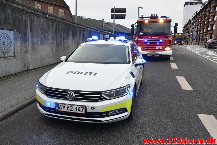 2 personer stal af efter uheldet. Gl. Havnen i Vejle. 15/12-2016. Kl. 14:09.