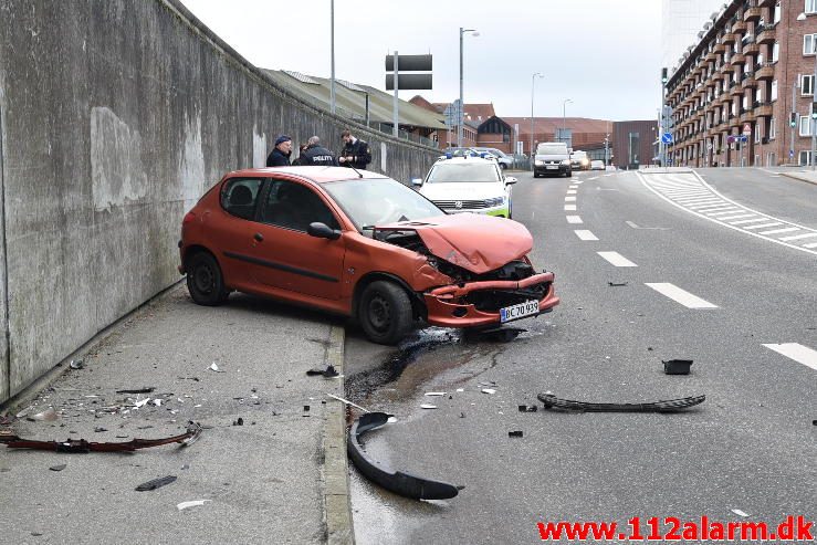 2 personer stal af efter uheldet. Gl. Havnen i Vejle. 15/12-2016. Kl. 14:09.