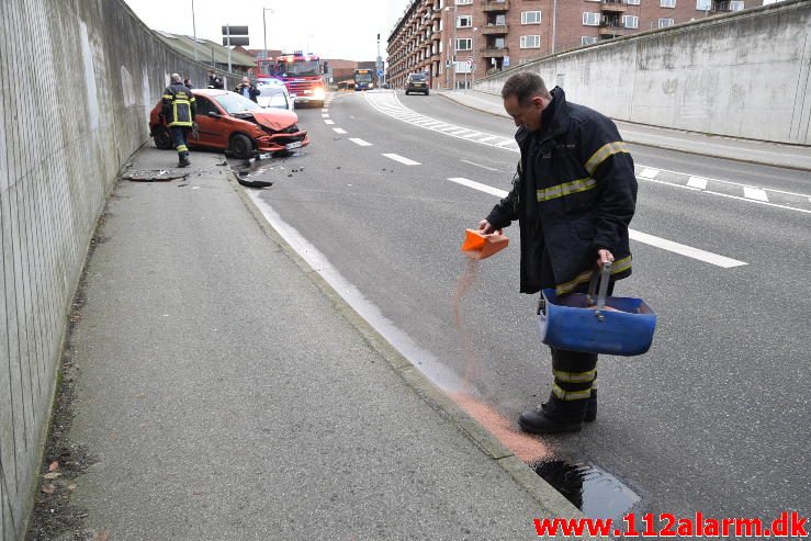 2 personer stal af efter uheldet. Gl. Havnen i Vejle. 15/12-2016. Kl. 14:09.