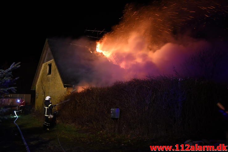 Brand i hus/villa. Grønlandsvej 292 i Vejle. 22/12-2016. Kl. 22:16.