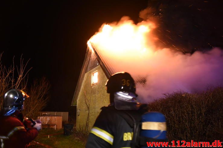 Brand i hus/villa. Grønlandsvej 292 i Vejle. 22/12-2016. Kl. 22:16.