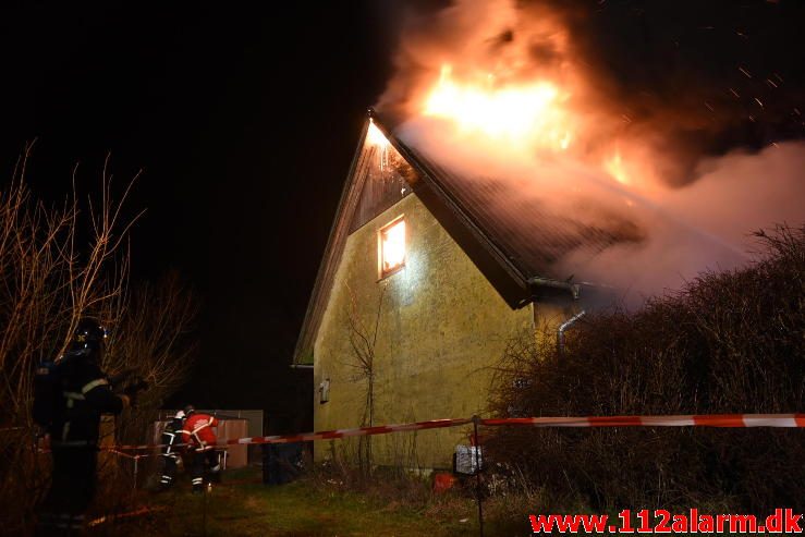 Brand i hus/villa. Grønlandsvej 292 i Vejle. 22/12-2016. Kl. 22:16.