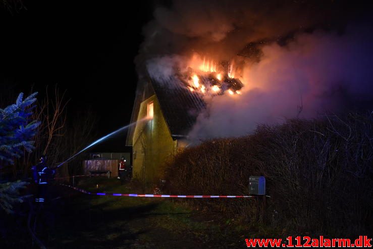 Brand i hus/villa. Grønlandsvej 292 i Vejle. 22/12-2016. Kl. 22:16.