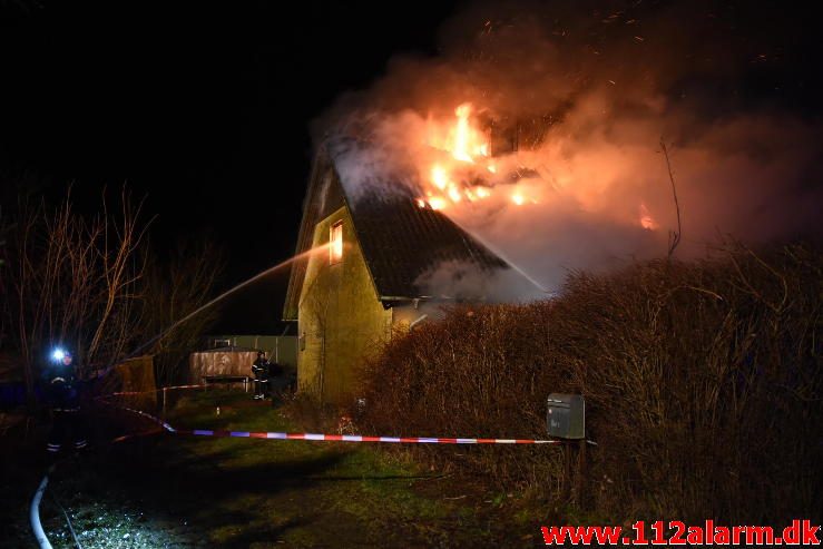 Brand i hus/villa. Grønlandsvej 292 i Vejle. 22/12-2016. Kl. 22:16.