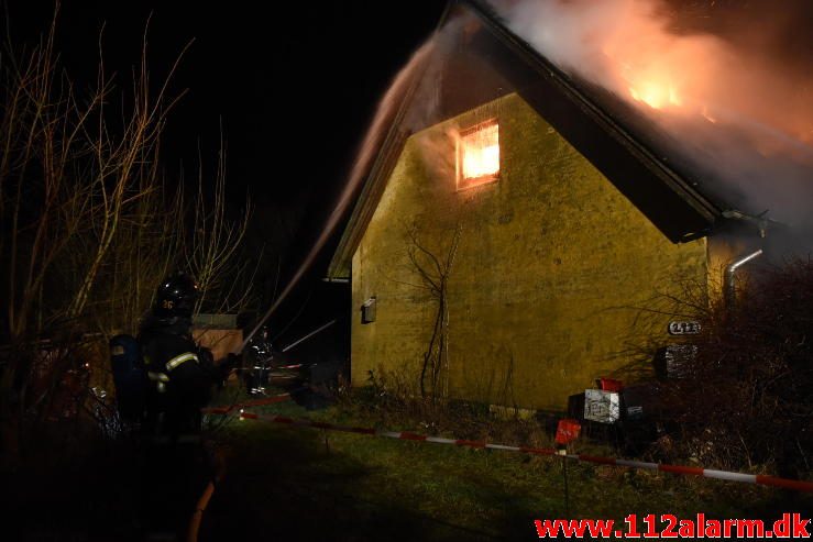 Brand i hus/villa. Grønlandsvej 292 i Vejle. 22/12-2016. Kl. 22:16.