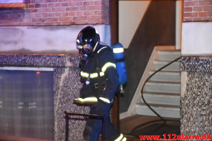 Brand i Etageejendom. Vardevej 54 i Vejle. 24/12-2016. 23:22.