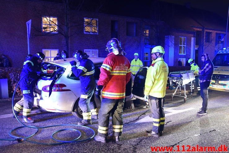 FUH med Fastklemte. Horsensvej i Vejle. 29/12-2016. Kl. 19:39.