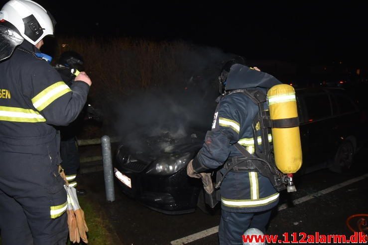 Brand i personbil. Skolegade i Vejle. 04/01-2017. Kl. 00:31.