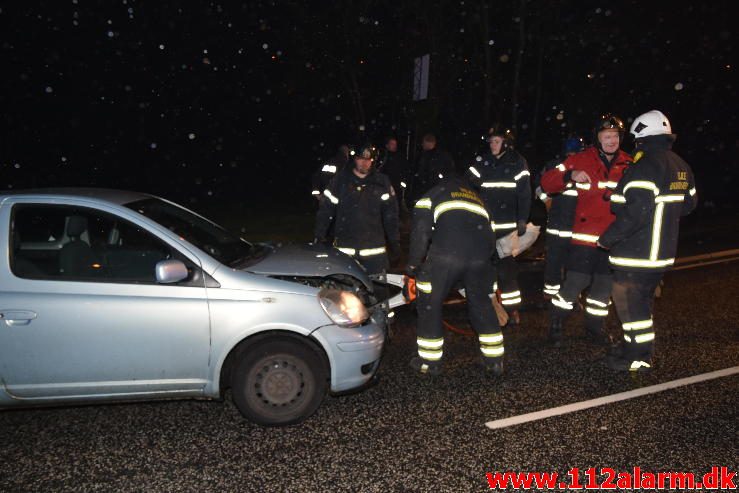 Bilen havnet omme på siden. Koldingvej i Vejle. 02/02-2017. Kl. 22:53.