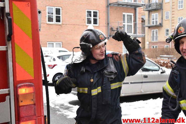 Brand i Etageejendom. Enggade 13 i Vejle. 09/02-2017. Kl. 14:52.