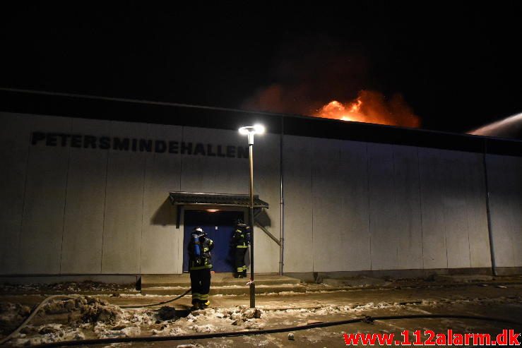 Petermindehallen brændt ned til grunden. Petersmindevej i Vejle. 13/02-2017. Kl. 0010.