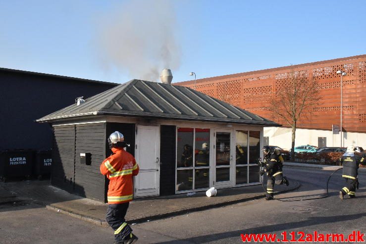 Brand i Pølsevogn. Aasen i Vejle. 15/02-2017. Kl. 15:04.