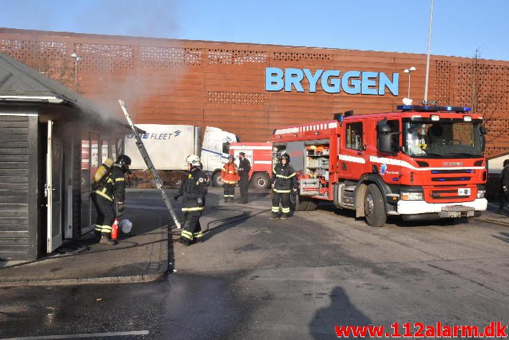 Brand i Pølsevogn. Aasen i Vejle. 15/02-2017. Kl. 15:04.