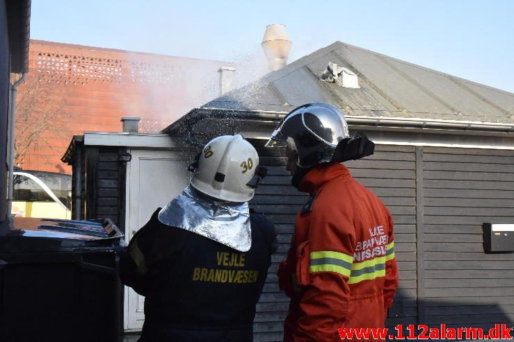 Brand i Pølsevogn. Aasen i Vejle. 15/02-2017. Kl. 15:04.