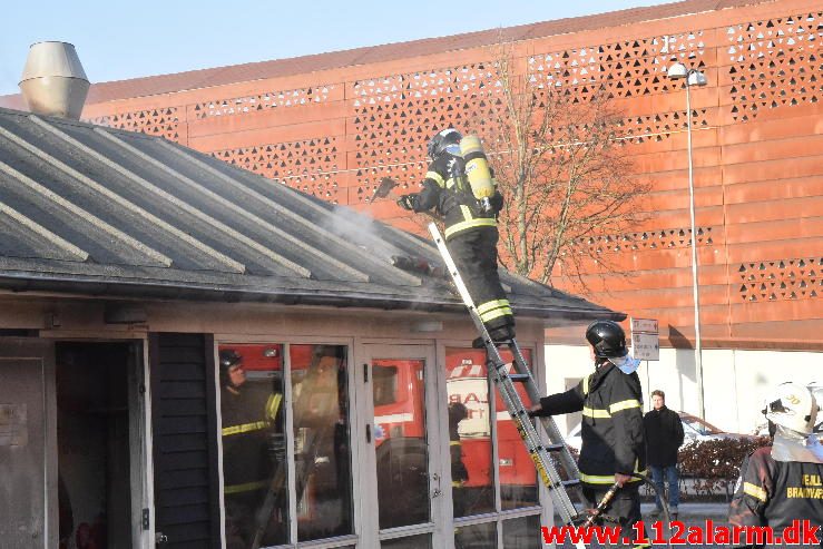 Brand i Pølsevogn. Aasen i Vejle. 15/02-2017. Kl. 15:04.