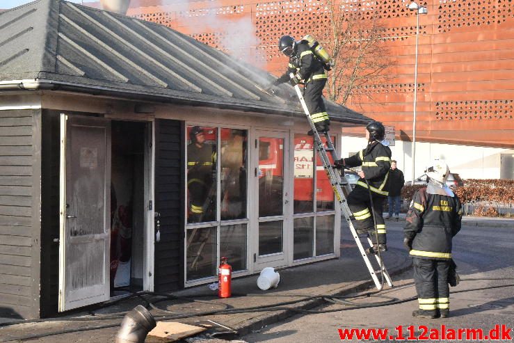 Brand i Pølsevogn. Aasen i Vejle. 15/02-2017. Kl. 15:04.