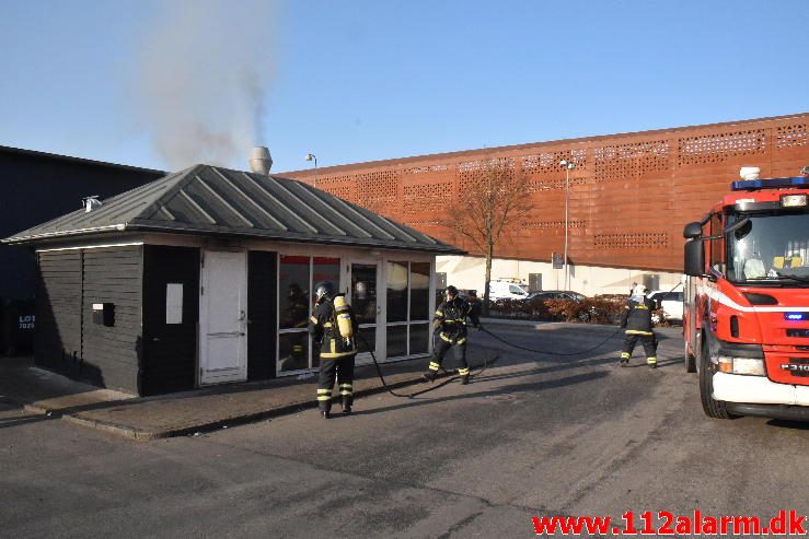 Brand i Pølsevogn. Aasen i Vejle. 15/02-2017. Kl. 15:04.