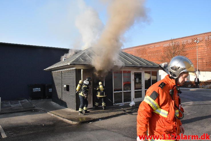 Brand i Pølsevogn. Aasen i Vejle. 15/02-2017. Kl. 15:04.