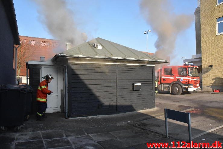 Brand i Pølsevogn. Aasen i Vejle. 15/02-2017. Kl. 15:04.