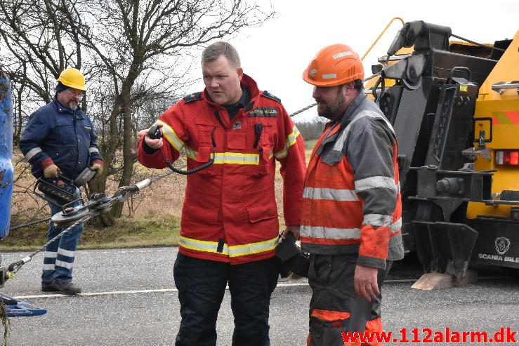 Udenlandsk lastbil kørt i grøften. Juelsmindevej ved Vejle. 28/02-2017. Kl. 9:15.