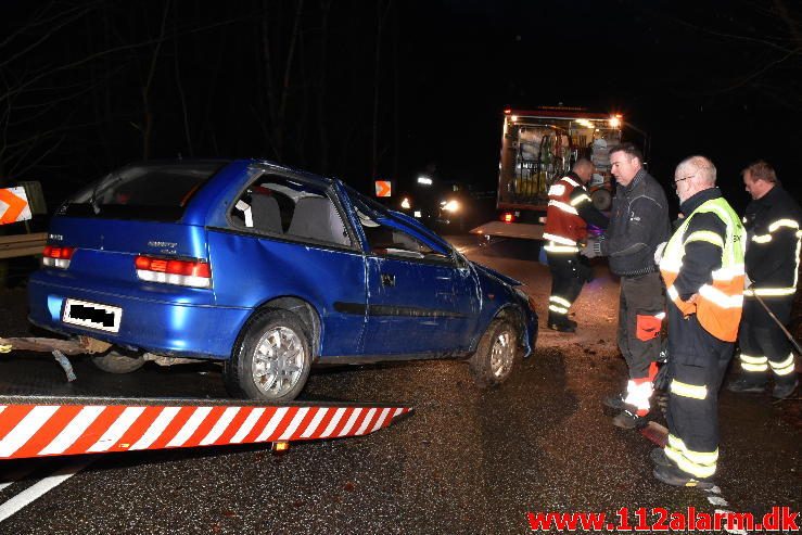 Bilen røg om på taget. Jellingvej ved Lerbæk Mølle. 01/03-2017. Kl. 18:00.