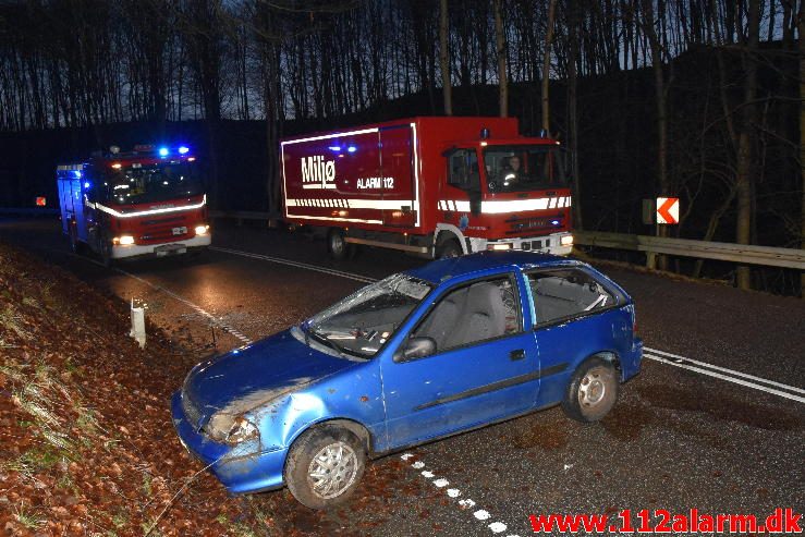 Bilen røg om på taget. Jellingvej ved Lerbæk Mølle. 01/03-2017. Kl. 18:00.