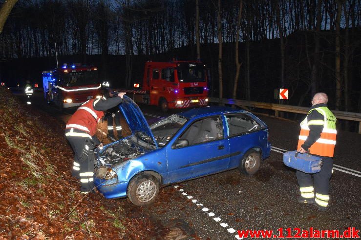 Bilen røg om på taget. Jellingvej ved Lerbæk Mølle. 01/03-2017. Kl. 18:00.