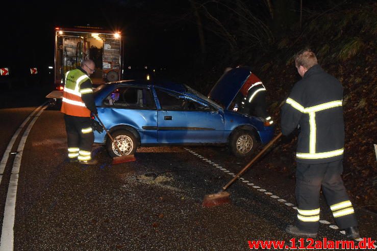 Bilen røg om på taget. Jellingvej ved Lerbæk Mølle. 01/03-2017. Kl. 18:00.