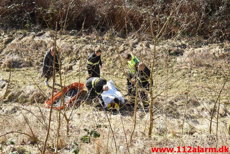 Redning på skrænt. Nordbanen i Vejle. 10/03-2017. Kl. 14:42.