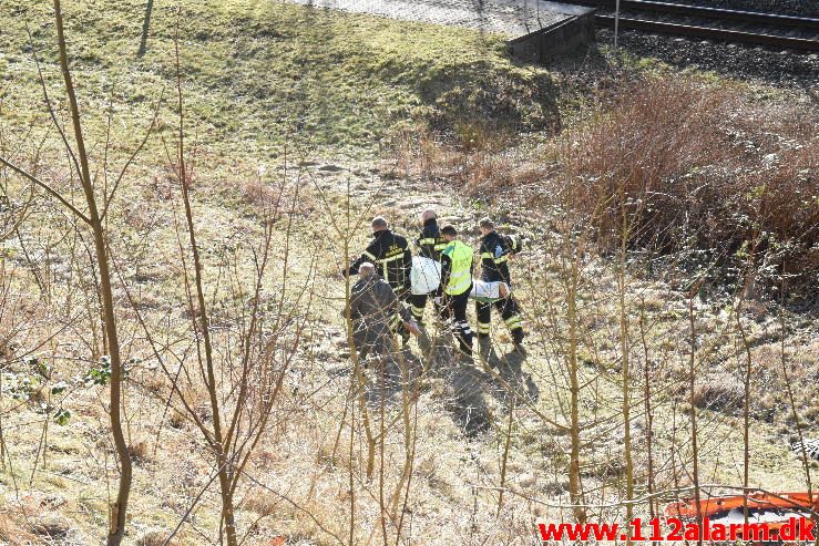 Redning på skrænt. Nordbanen i Vejle. 10/03-2017. Kl. 14:42.