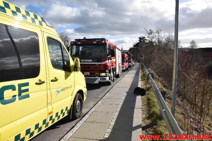 Redning på skrænt. Nordbanen i Vejle. 10/03-2017. Kl. 14:42.