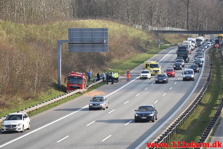 Mindre Trafikuheld. Motorvejen E45 ved broen. 04/04-2017. Kl. 16:25.