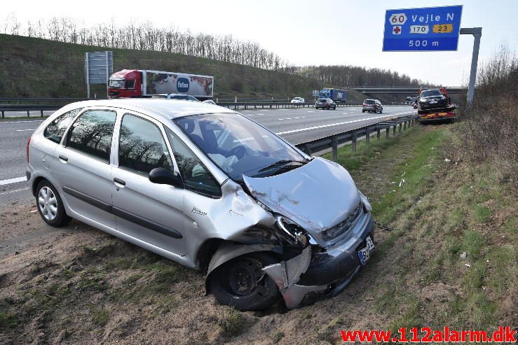 Mindre Trafikuheld. Motorvejen E45 ved broen. 04/04-2017. Kl. 16:25.