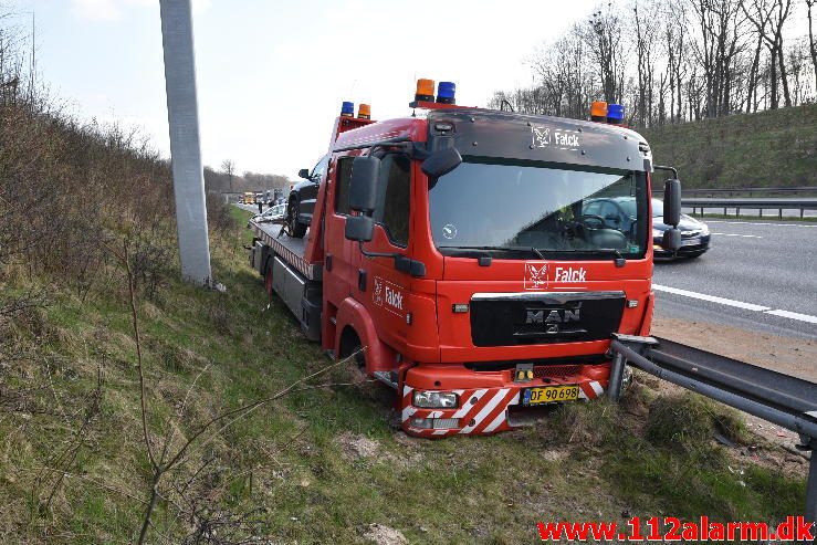 Mindre Trafikuheld. Motorvejen E45 ved broen. 04/04-2017. Kl. 16:25.