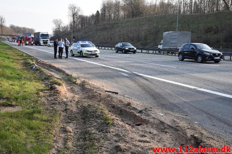 Mindre Trafikuheld. Motorvejen E45 ved broen. 04/04-2017. Kl. 16:25.