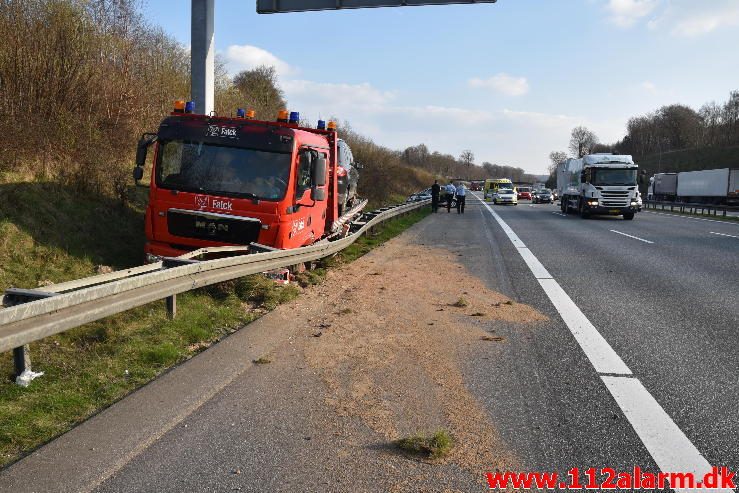 Mindre Trafikuheld. Motorvejen E45 ved broen. 04/04-2017. Kl. 16:25.