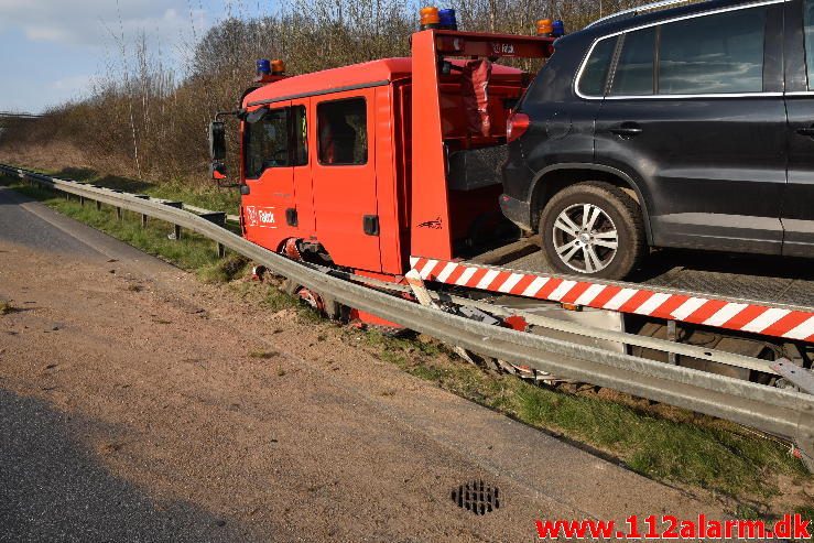 Mindre Trafikuheld. Motorvejen E45 ved broen. 04/04-2017. Kl. 16:25.